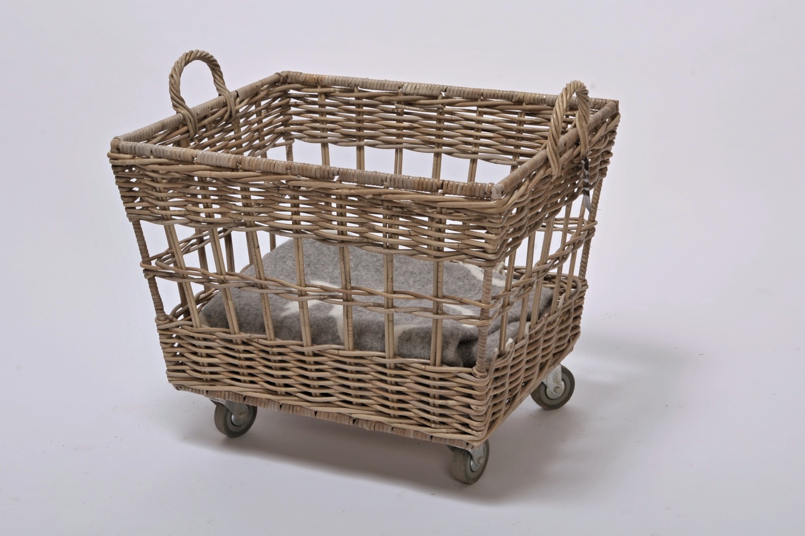  Ratanový koš WASMAND GREY na kolečkách